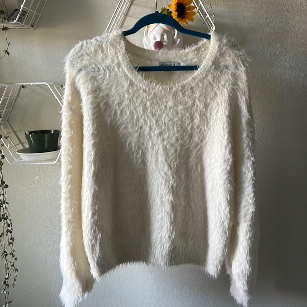London Kage Fuzzy White Cozy Sweater